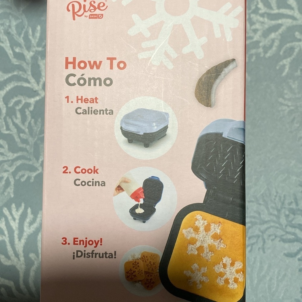NIB Snowflake waffle maker - Picture 3 of 4